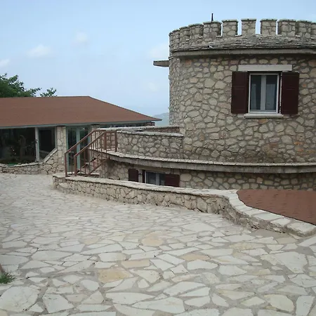 Merlot Village * Καρυά